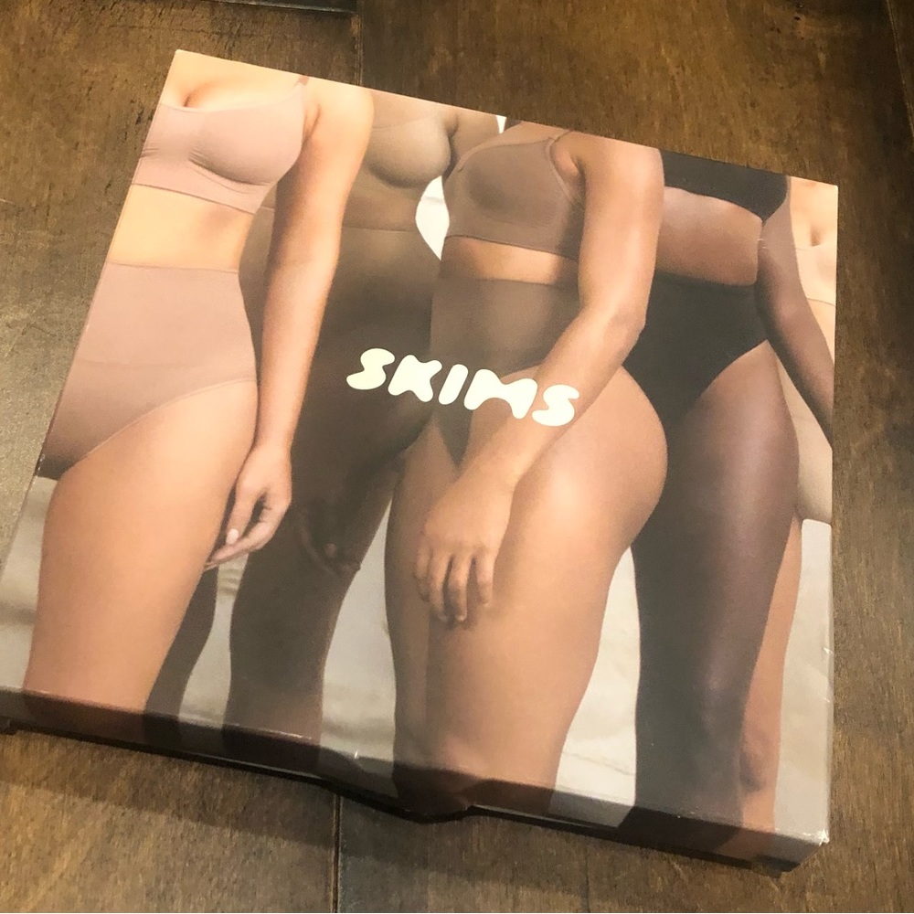 SKIMS Sculpting Mid Waist brief NEW - Picture 10 of 10